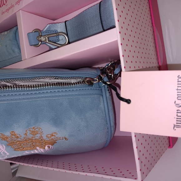 New Juicy Couture 3pc. Barrel Bag Gift Set - Picture 5 of 7